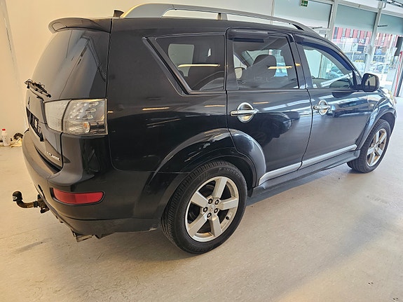 Mitsubishi Outlander 3 of 5