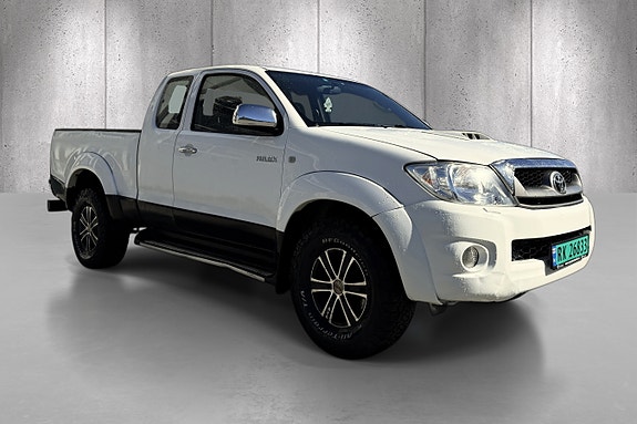 Toyota HiLux 3 of 5