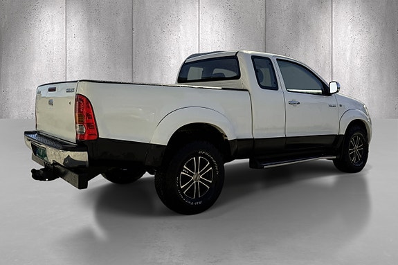 Toyota HiLux 4 of 5