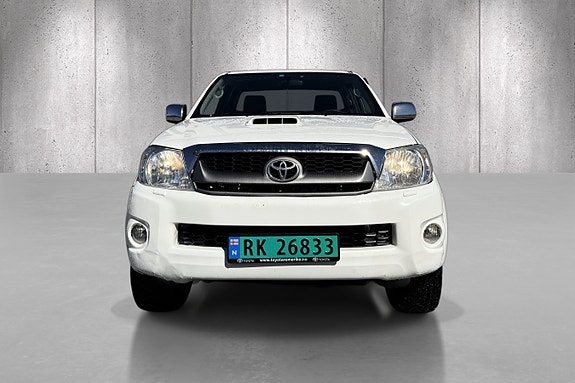 Toyota HiLux 2 of 5
