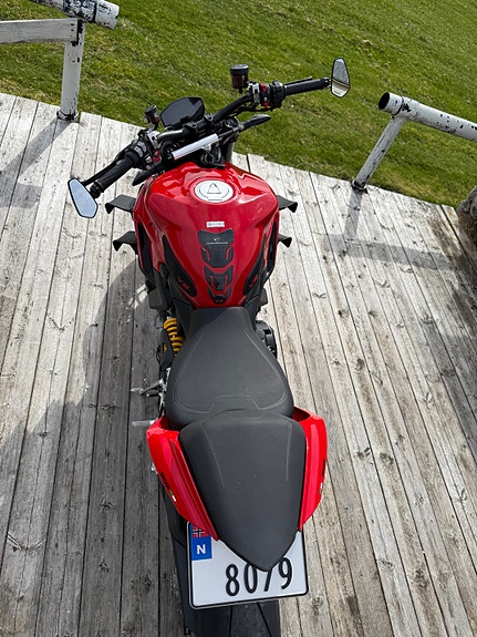 Ducati Streetfighter V2 7 of 7