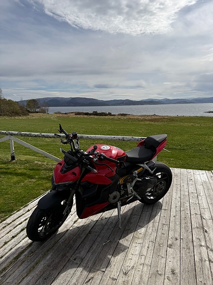 Ducati Streetfighter V2 4 of 7
