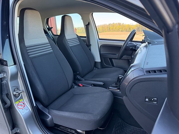 Volkswagen UP! 14 of 22