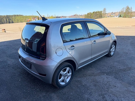 Volkswagen UP! 3 of 5