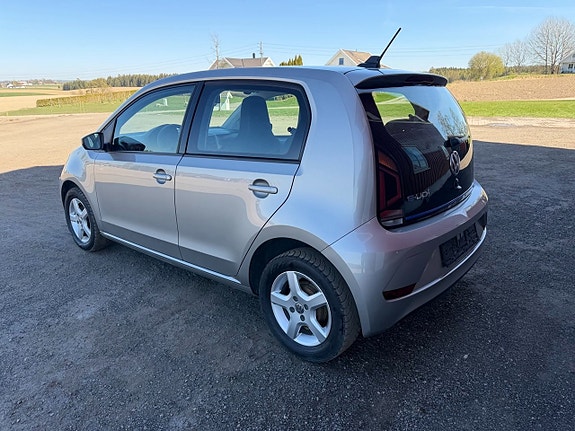 Volkswagen UP! 5 of 5