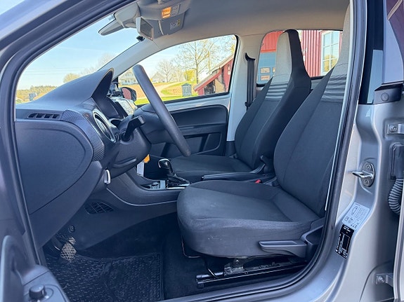 Volkswagen UP! 8 of 22