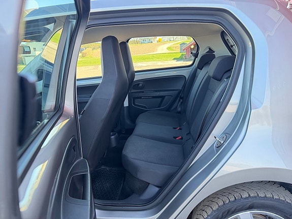 Volkswagen UP! 11 of 22