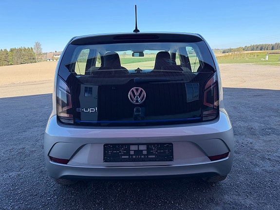 Volkswagen UP! 4 of 5