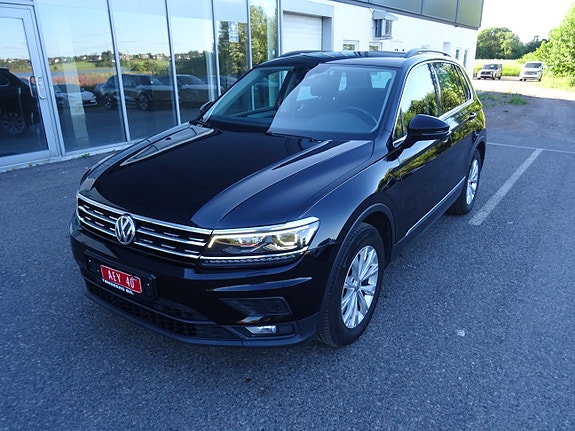 Volkswagen Tiguan 2 of 5