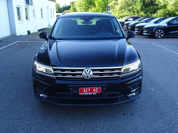 Volkswagen Tiguan 3 of 5