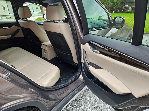 BMW X1 20 of 29