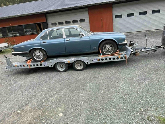 Jaguar XJ 13 of 16