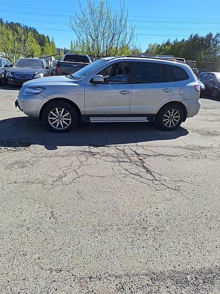 Hyundai Santa Fe 2 of 4