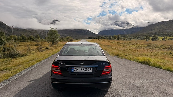 Mercedes-Benz C200 11 of 22