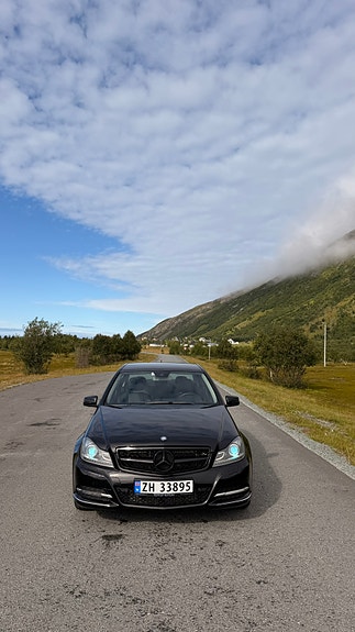 Mercedes-Benz C200 2 of 22