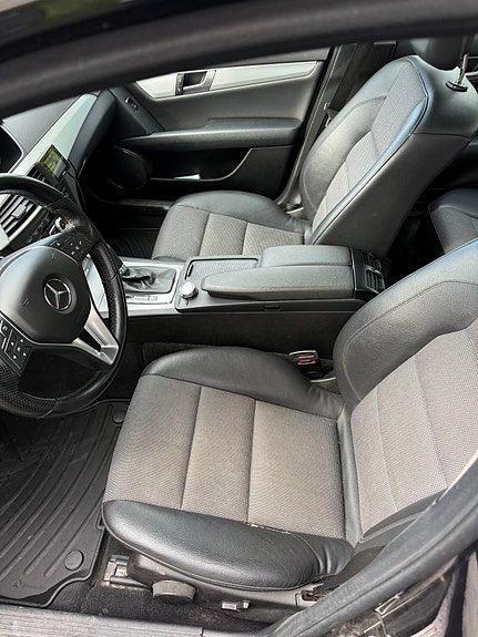 Mercedes-Benz C200 20 of 22