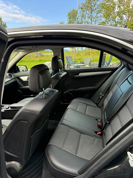 Mercedes-Benz C200 18 of 22