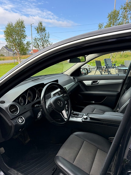 Mercedes-Benz C200 17 of 22