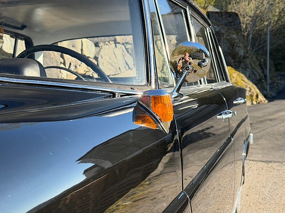 Mercedes-Benz 190 5 of 5