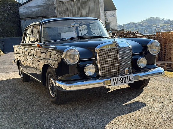 Mercedes-Benz 190 4 of 5