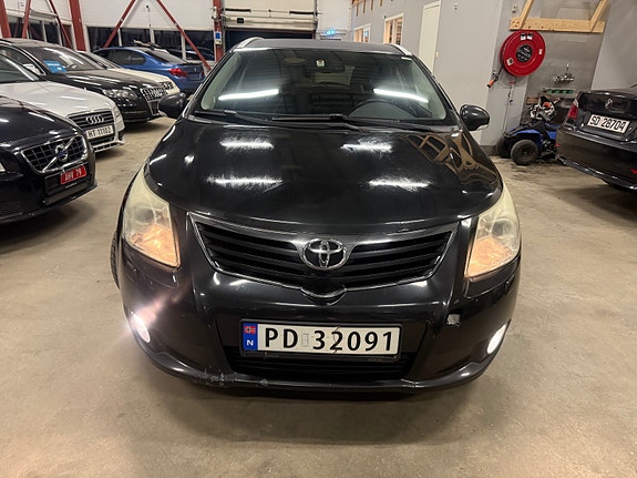 Toyota Avensis 3 of 5