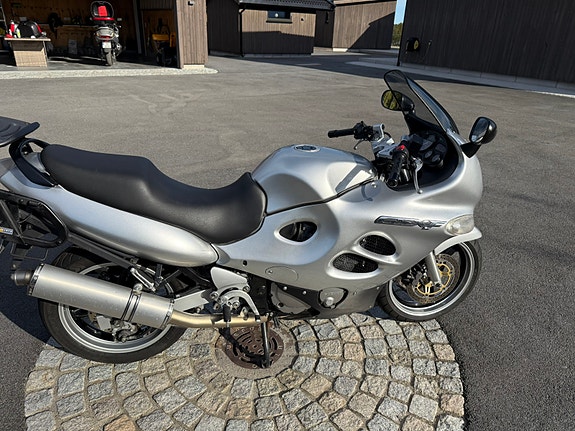 Suzuki GSX750F 5 of 18