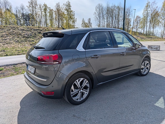 Citroen C4 Picasso 2 of 5