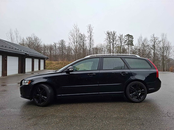 Volvo V50 3 of 26