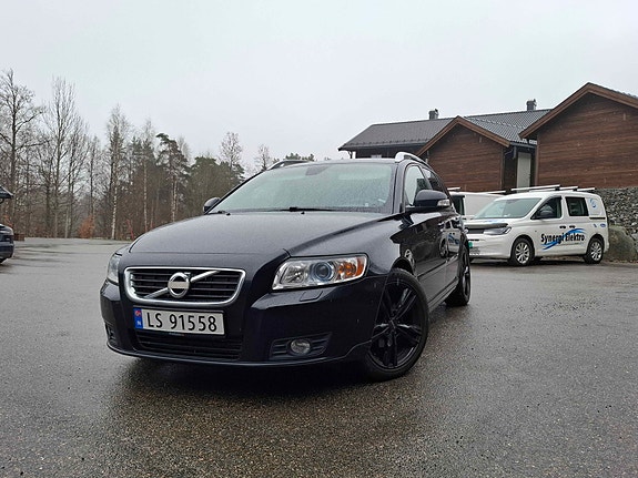 Volvo V50 2 of 26