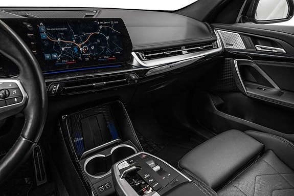BMW iX1 19 of 28