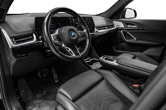 BMW iX1 12 of 28