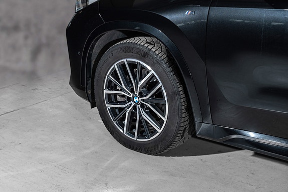 BMW iX1 11 of 28