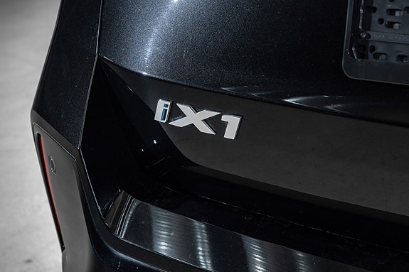 BMW iX1 10 of 28