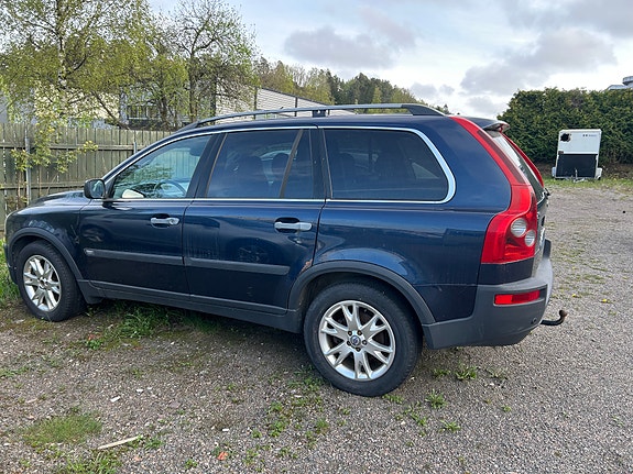 Volvo XC90 2 of 9