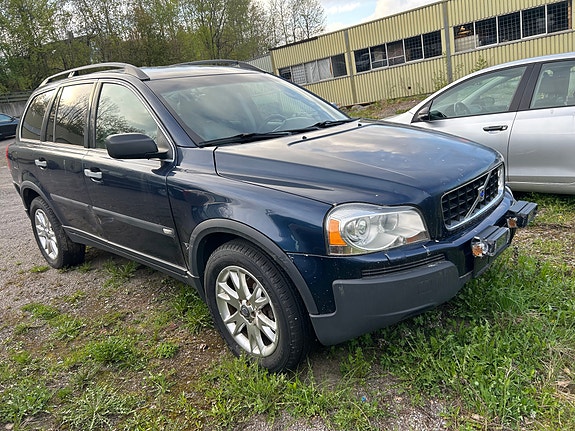 Volvo XC90 3 of 9