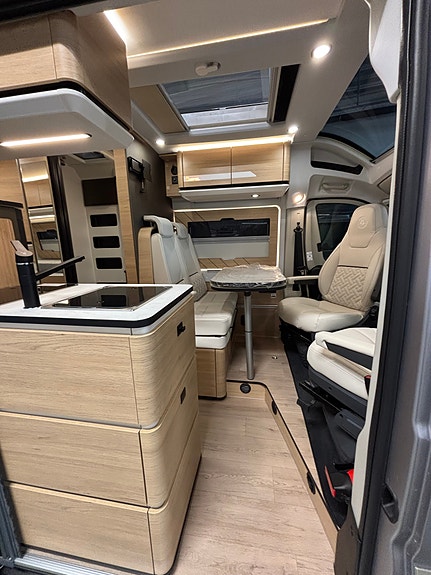 Dreamer D68 Exclusive, 180Hk Automat, Adaptiv cruise, 4250/3500kg. 2 of 20