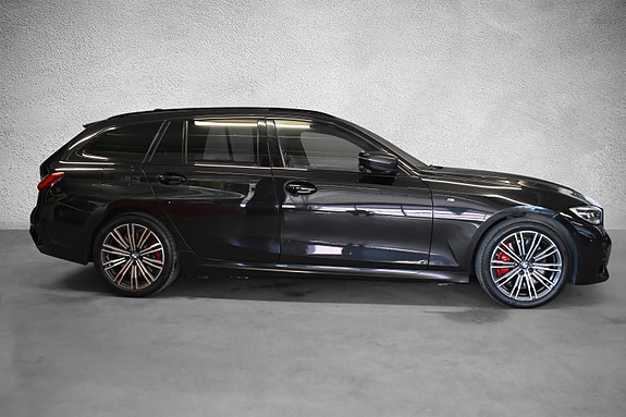 BMW 330e 4 of 5