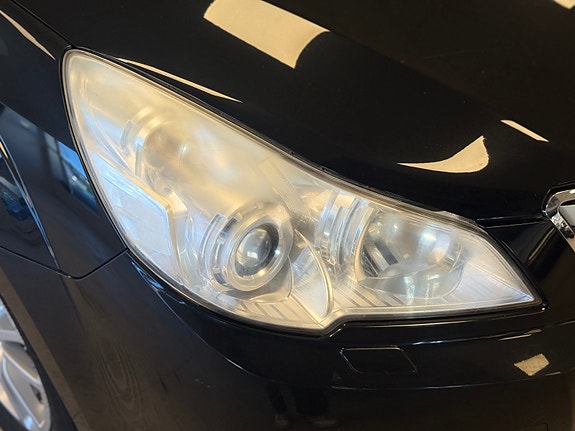 Subaru Legacy 3 of 5