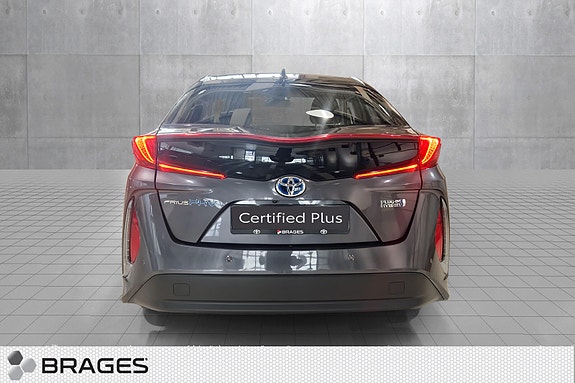 Toyota Prius Plug-in Hybrid 4 of 21