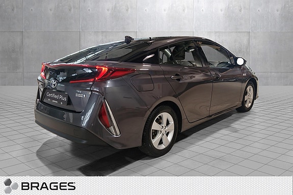 Toyota Prius Plug-in Hybrid 5 of 21