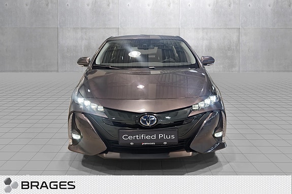 Toyota Prius Plug-in Hybrid 8 of 21