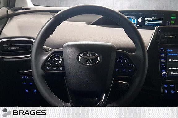 Toyota Prius Plug-in Hybrid 10 of 21