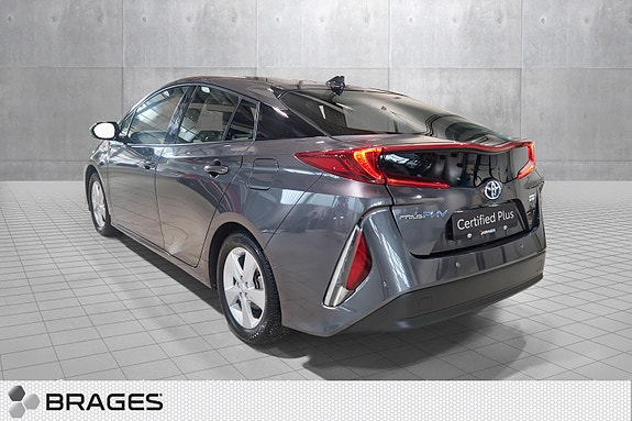 Toyota Prius Plug-in Hybrid 3 of 21