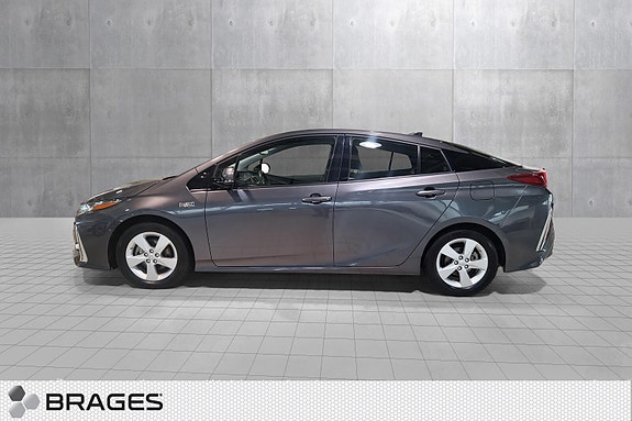 Toyota Prius Plug-in Hybrid 2 of 21