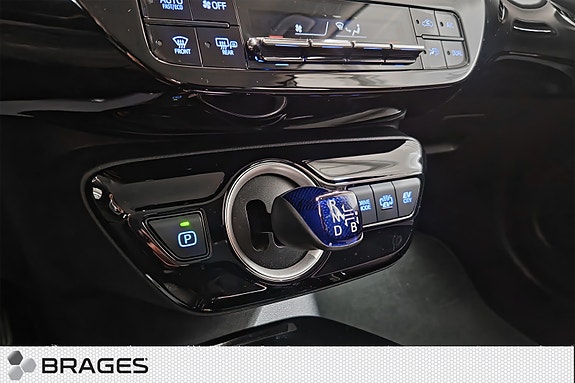 Toyota Prius Plug-in Hybrid 12 of 21