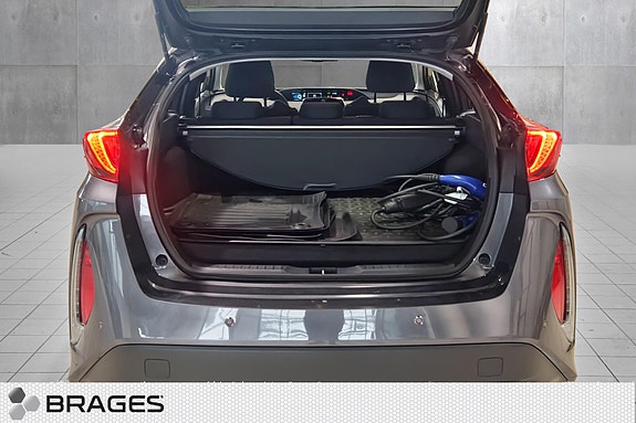 Toyota Prius Plug-in Hybrid 20 of 21