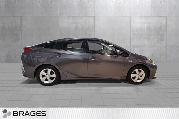 Toyota Prius Plug-in Hybrid 6 of 21