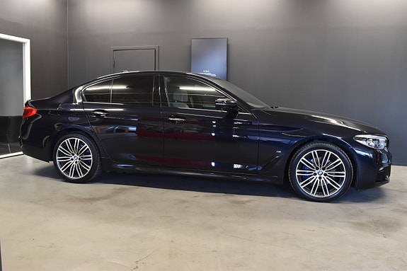 BMW 530e 4 of 5