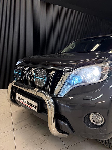 Toyota Land Cruiser 5 of 5