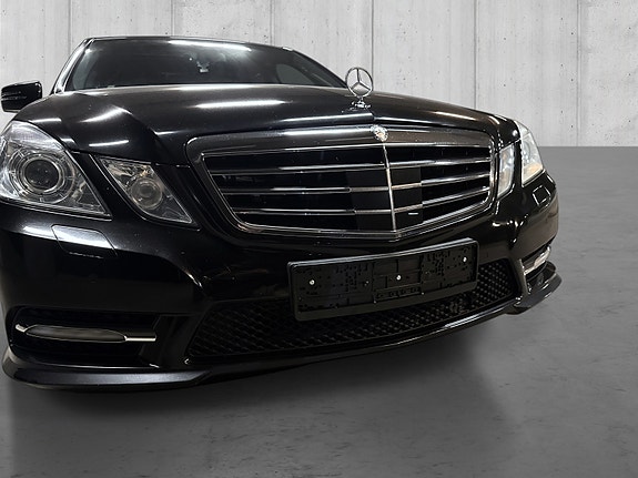 Mercedes-Benz E250 9 of 30